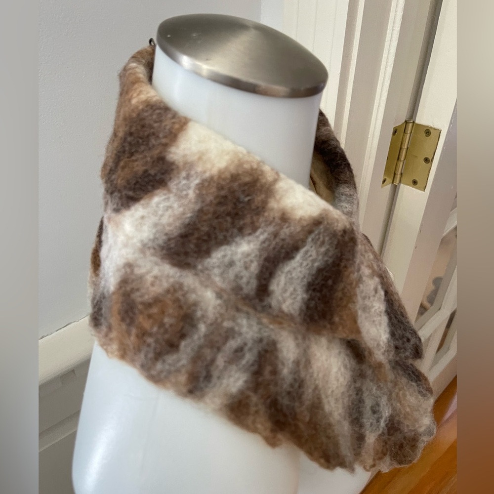 Unique hand crafted wet felted merino wool scarf/collar - Picture 4 of 7